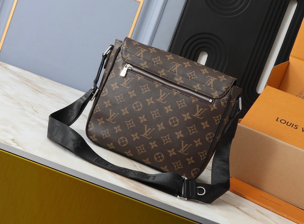 Louis Vuitton District Messenger Bag